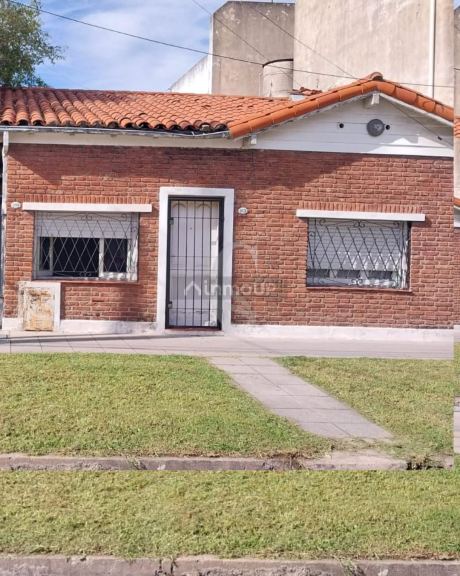 Chalet en Venta en Avellaneda, Buenos Aires Interior