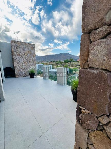 Casa en Venta en Capital, Mendoza - USD 345.000 | Inmoup - 24