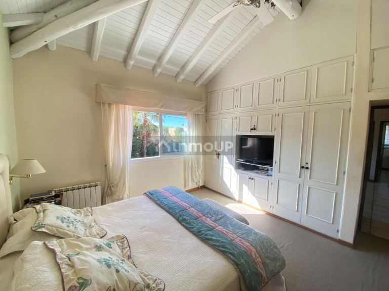 Casa en Venta en Capital, Mendoza - USD 330.000 | Inmoup - 24