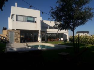 Funes Av Arturo Illia al 1500