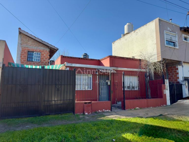 Casa en Venta en Moron, G.B.A. Zona Oeste
