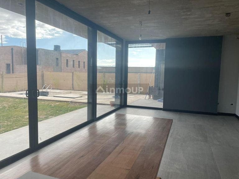 Casa en Venta en Las Heras, Mendoza - USD 330.000 | Inmoup - 2