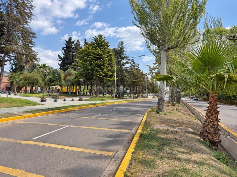 Casa en Venta en Lujan de Cuyo, Mendoza - USD 160.000 | Inmoup - 24
