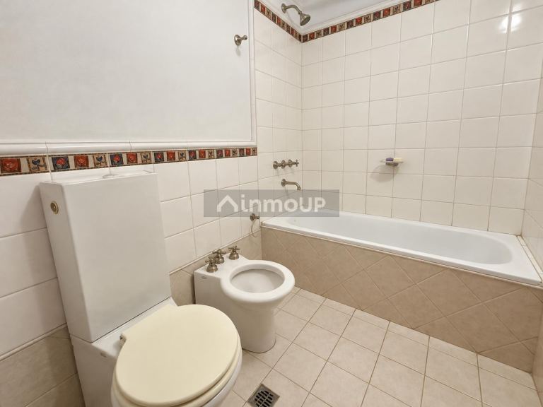 Casa en Venta en Capital, Mendoza - USD 490.000 | Inmoup - 24