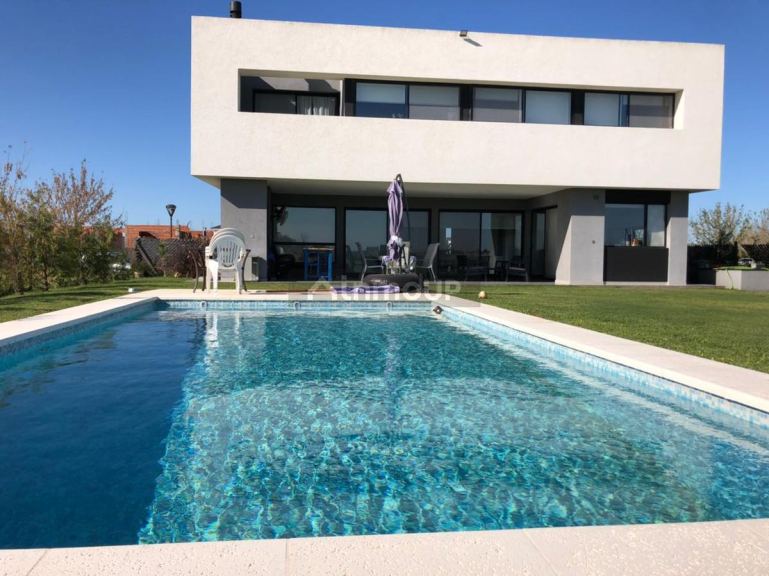 Casa en Alquiler en Escobar, G.B.A. Zona Norte