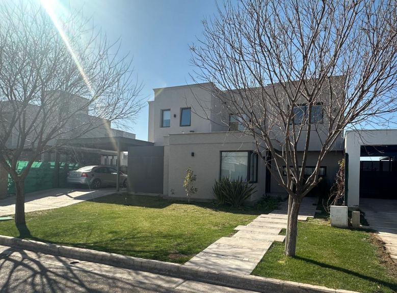 Portal Andino, adyacencia Lar de Vieytes, Gran Boedo, liceo