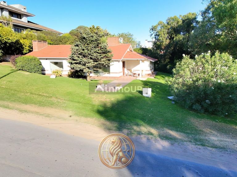 Casa en Venta en Pinamar, Buenos Aires Costa Atlantica