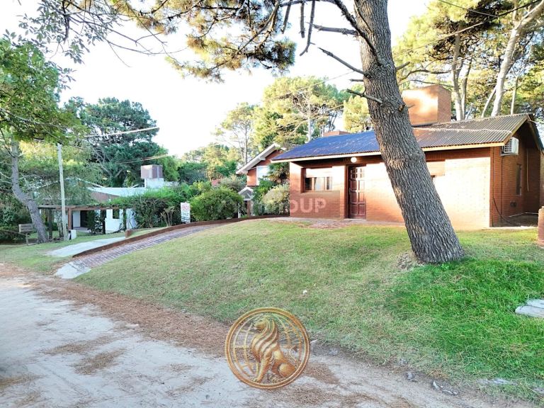 Casa en Venta en Pinamar, Buenos Aires Costa Atlantica