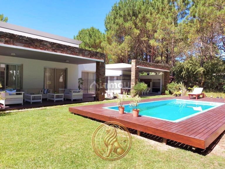 Casa en Venta en Pinamar, Buenos Aires Costa Atlantica