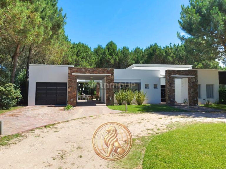 Casa en Venta en Pinamar, Buenos Aires Costa Atlantica