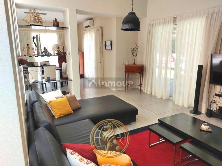 Casa en Venta en Pinamar, Buenos Aires Costa Atlantica