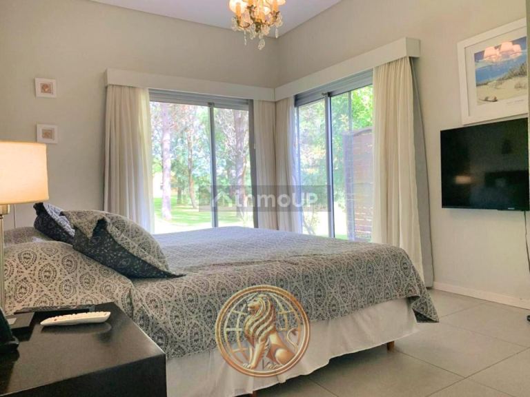 Casa en Venta en Pinamar, Buenos Aires Costa Atlantica