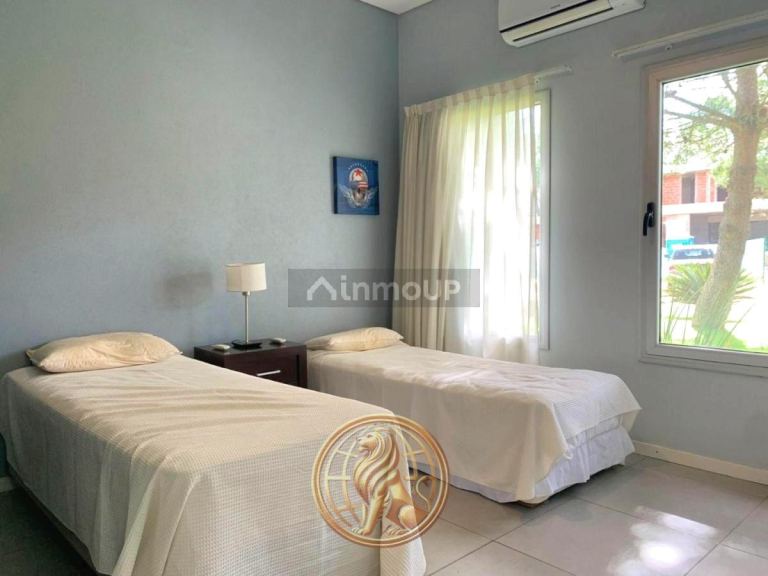 Casa en Venta en Pinamar, Buenos Aires Costa Atlantica