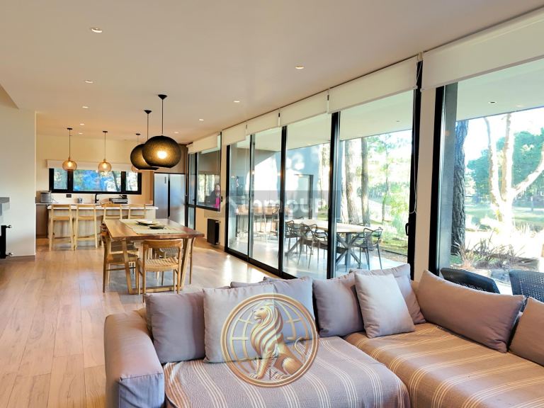 Casa en Venta en Pinamar, Buenos Aires Costa Atlantica