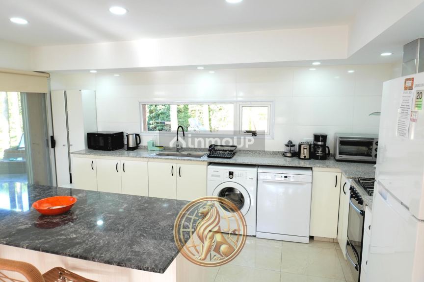 Casa en Venta en Pinamar, Buenos Aires Costa Atlantica