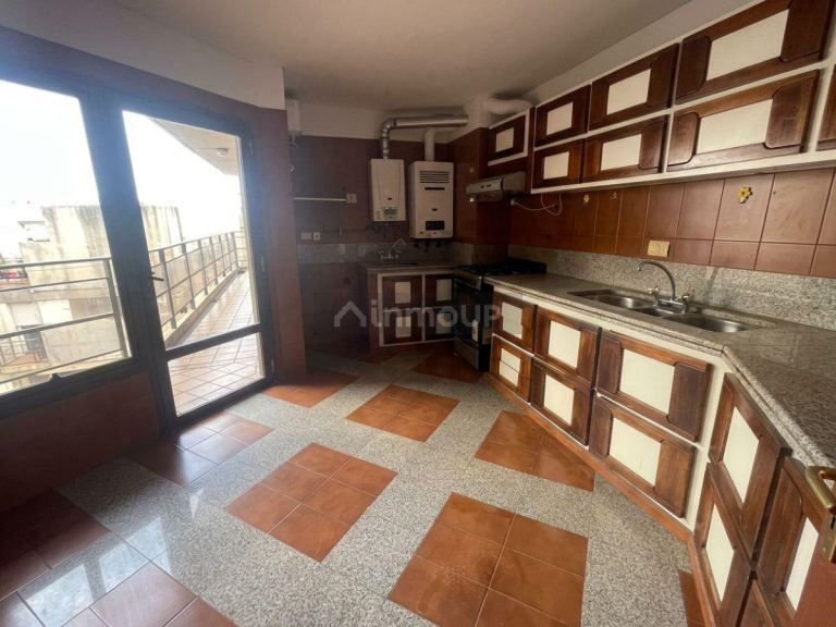 Capital AV POETA LUGONES  al 100