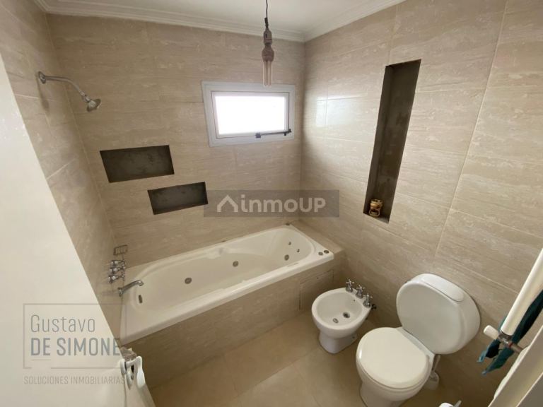 Casa en Venta en Pehuajo, Buenos Aires Interior