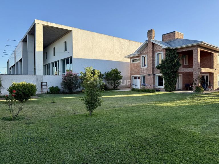 Casa en Venta en Pehuajo, Buenos Aires Interior