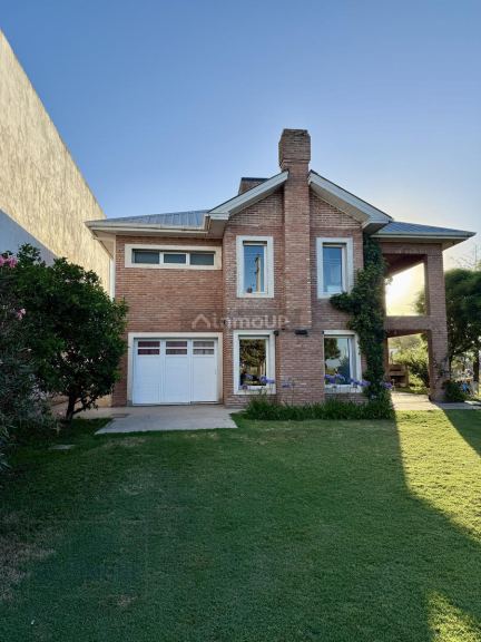 Casa en Venta en Pehuajo, Buenos Aires Interior