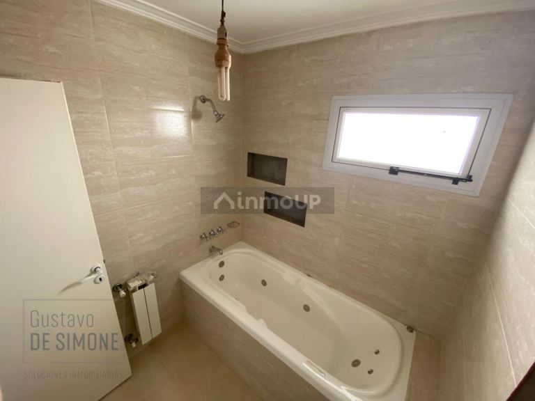 Casa en Venta en Pehuajo, Buenos Aires Interior