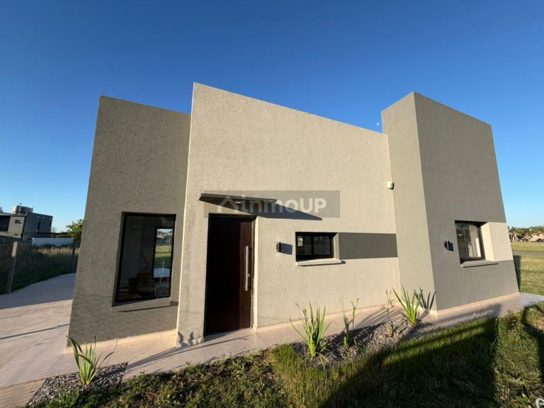 Casa en Venta en Funes, Santa Fe - USD 118.000 | Inmoup - 24