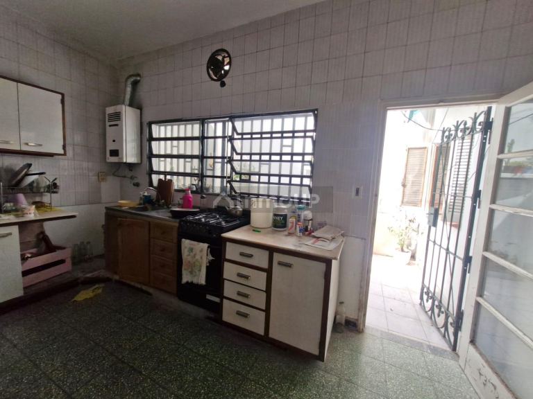 Rosario Zeballos  al 3300