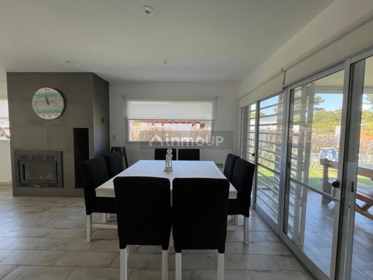 Casa en Venta en Villa Gesell, Buenos Aires Interior