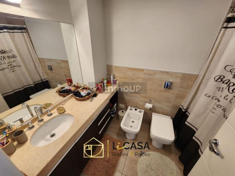 Casa en Venta en Capital, Cordoba - USD 205.000 | Inmoup - 24