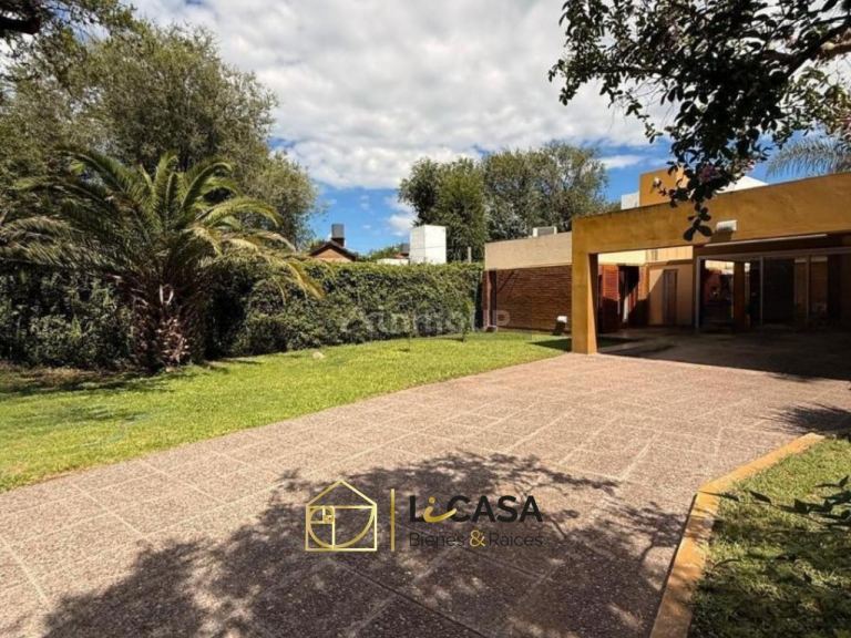 Colon Casa en Venta 3 Dormitorios con Pileta en Villa Allende Golf – Barrio Cóndor Alto – Escritura (PARIS  600)