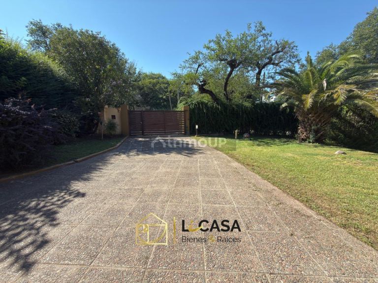 Colon Casa en Venta 3 Dormitorios con Pileta en Villa Allende Golf – Barrio Cóndor Alto – Escritura (PARIS  600)