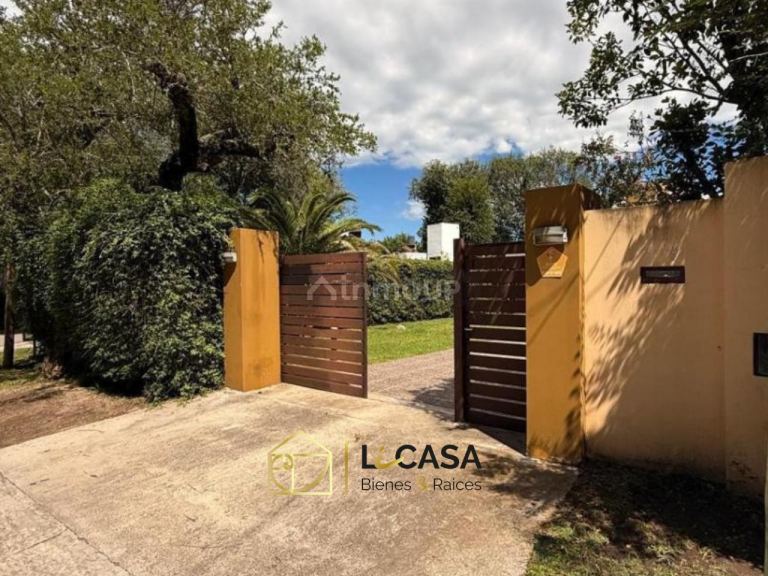 Colon Casa en Venta 3 Dormitorios con Pileta en Villa Allende Golf – Barrio Cóndor Alto – Escritura (PARIS  600)