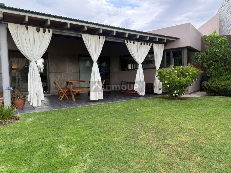 Casa en Venta en Maipu, Mendoza