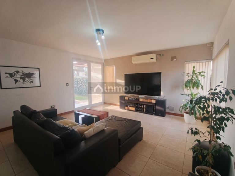 Casa en Venta en Lujan de Cuyo, Mendoza - USD 210.000 | Inmoup - 24