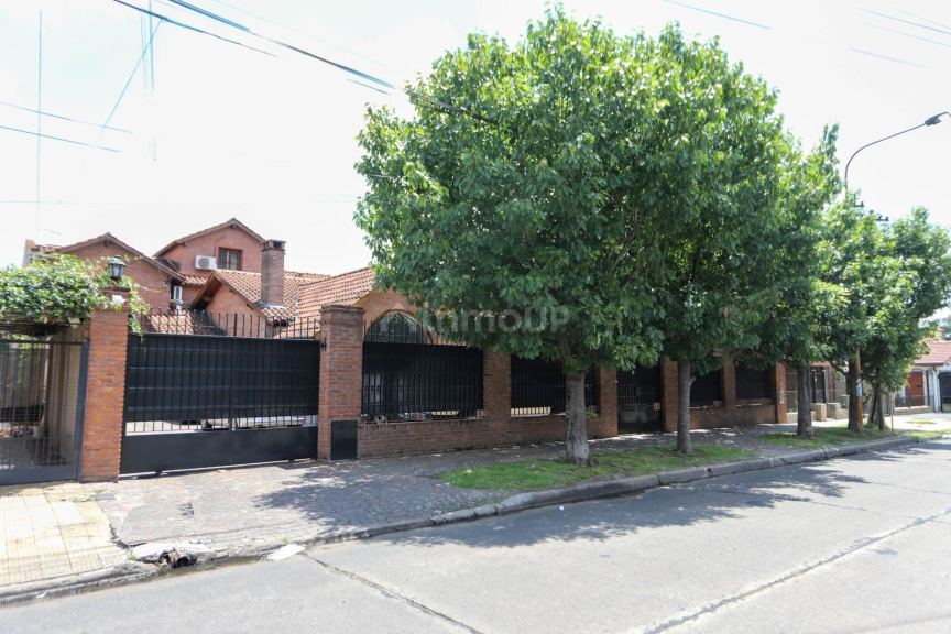 Casa en Venta en Moron, G.B.A. Zona Oeste