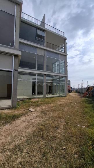 Local Comercial en Alquiler en San Miguel, G.B.A. Zona Norte