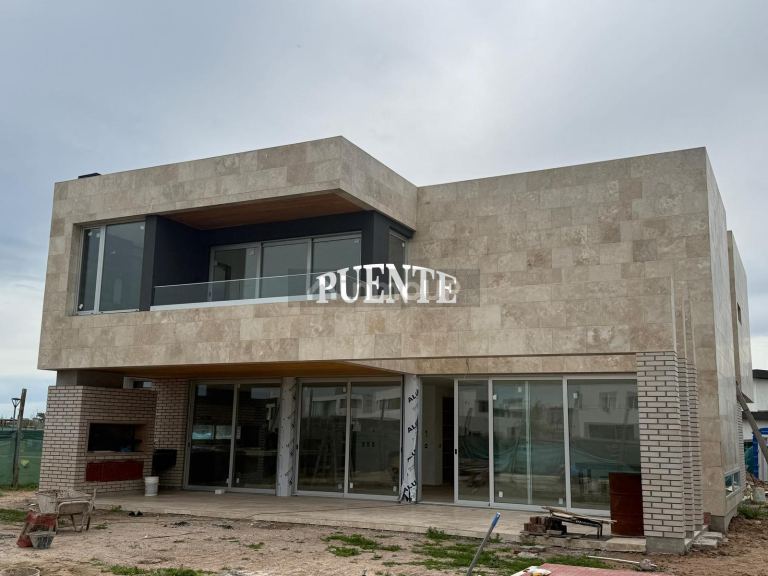 Casa en Venta en Esteban Echeverria, G.B.A. Zona Sur