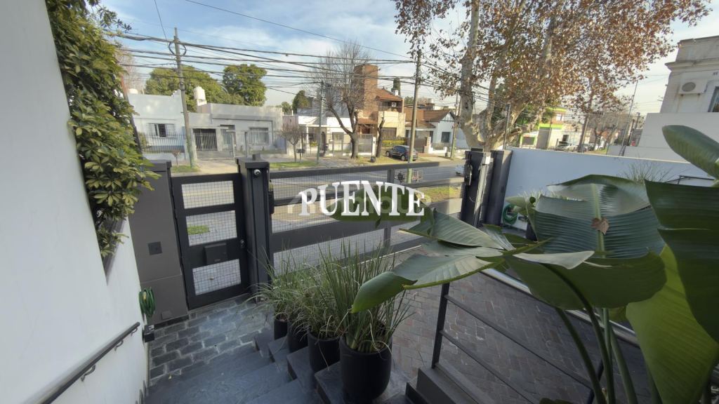 P H en Venta en Lomas de Zamora, G.B.A. Zona Sur