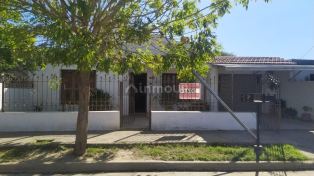 Capital CASA EN VENTA EN B° ITUZAINGÓ 2 DORM + PATIO A 200M AV VUCETICH