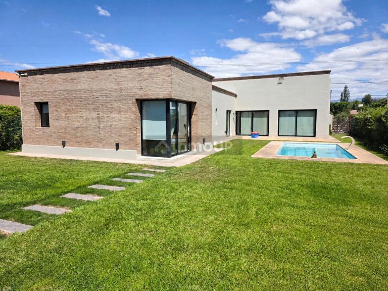 Casa en Venta en Guaymallen, Mendoza