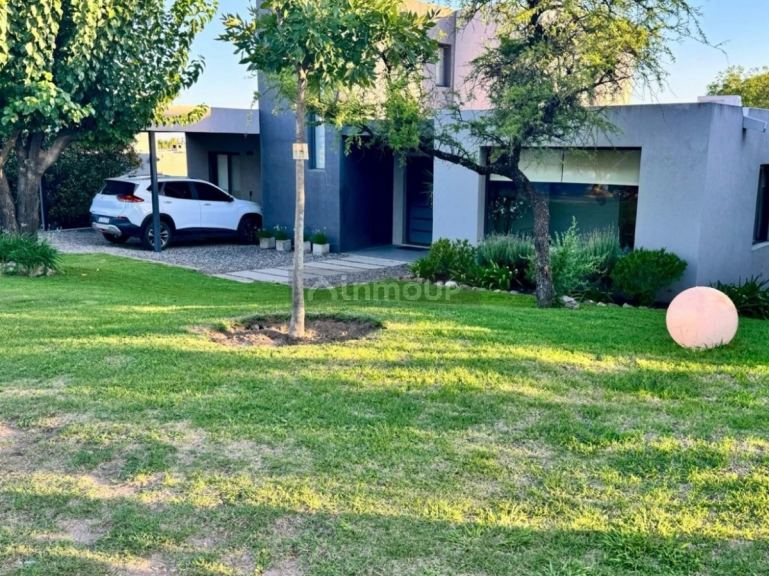 Casa en Venta en Colon, Cordoba