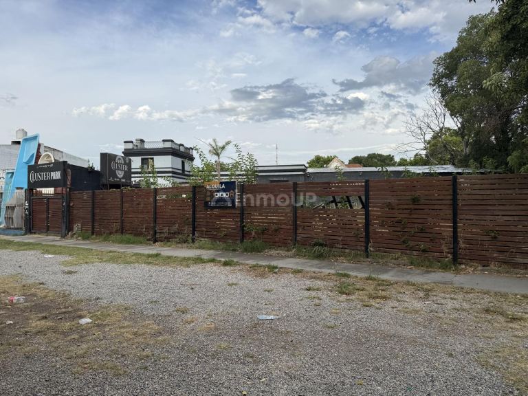 Local Comercial en Alquiler en Almirante Brown, G.B.A. Zona Sur