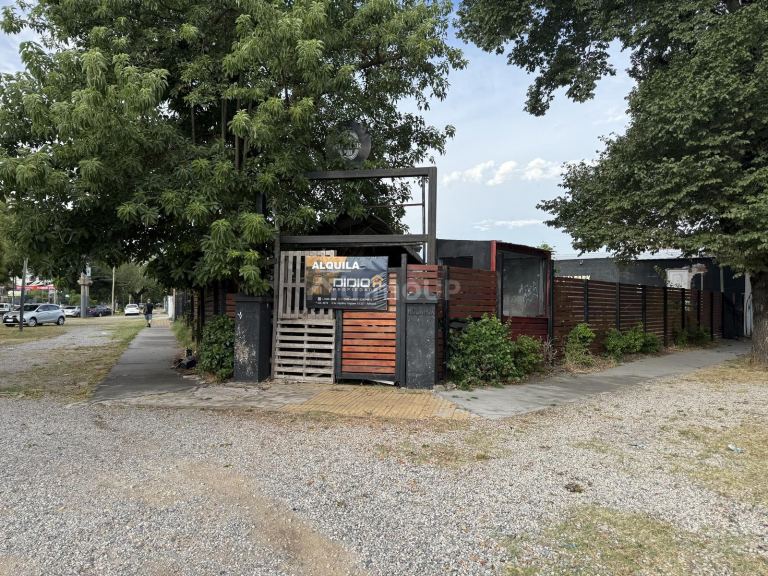 Local Comercial en Alquiler en Almirante Brown, G.B.A. Zona Sur