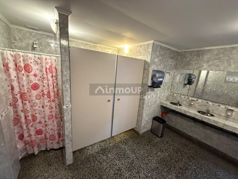 Local Comercial en Alquiler en Almirante Brown, G.B.A. Zona Sur