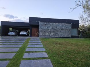 Maipu AZCUENAGA 2002  LOTE 1 MANZANA XIV