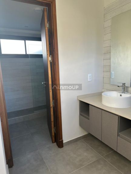 Casa en Alquiler en Lujan de Cuyo, Mendoza - USD 1.800 | Inmoup - 18
