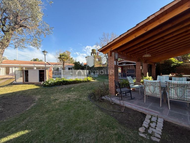 Casa en Venta en Godoy Cruz, Mendoza - USD 390.000 | Inmoup - 12