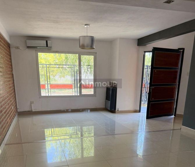 Casa en Alquiler en Cipolletti, Rio Negro