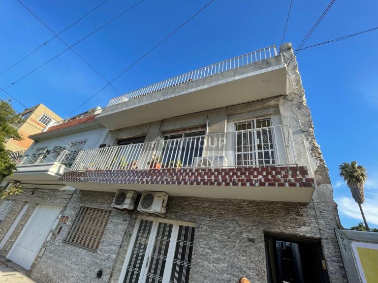 P H en Venta en Monte Castro, Capital Federal