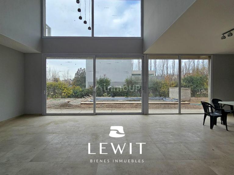 Casa en Alquiler en Neuquen, Neuquen