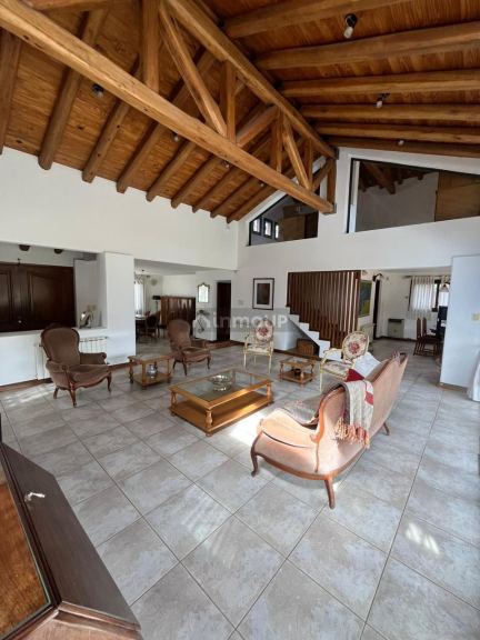 Casa en Alquiler en Lujan de Cuyo, Mendoza - USD 2.300 | Inmoup - 24